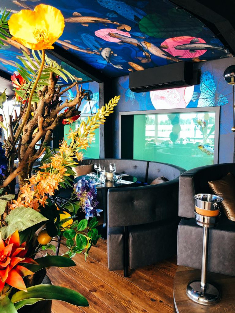 wand aquarium restaurant.jpg